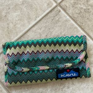 Kavu zip billfold wallet chambray green pink black pattern canvas